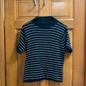 Liz Claiborne short sleeve sweater. -  3/20